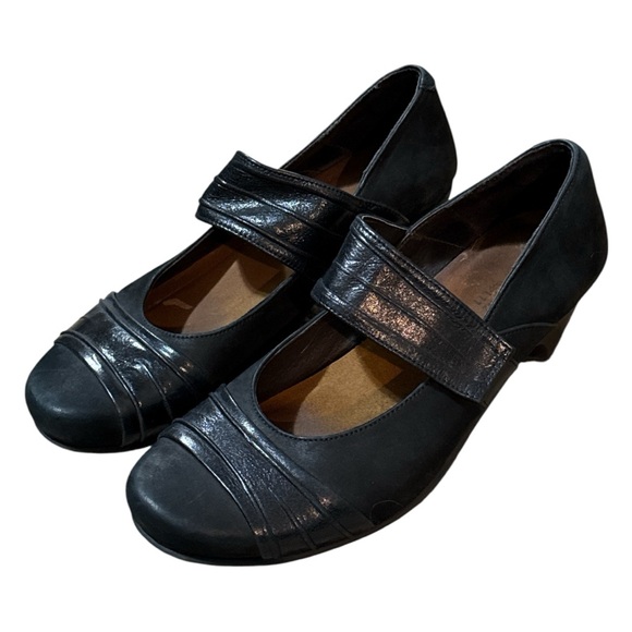 Naot Black Low Heeled Flats size 42 EU/ 11 US - Picture 2 of 5